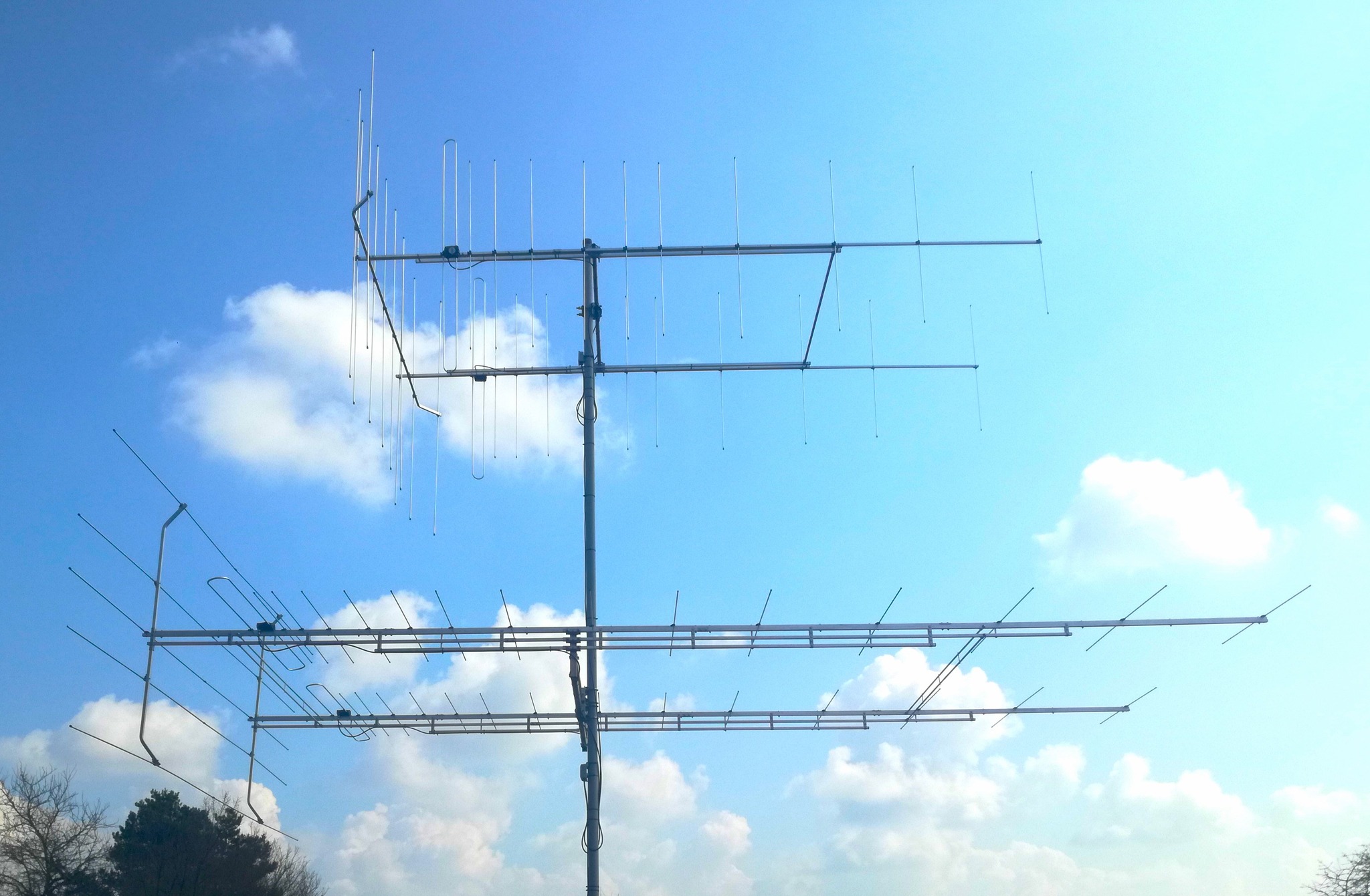 XmuX antennas for webserver https://xmux.fmtuner.org (Italy + Germany)